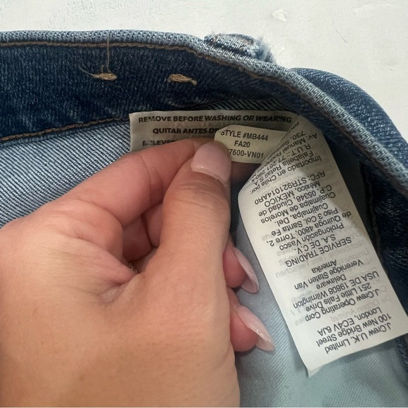 Madewell Slim Demi Boot. Size 28. Medium wash. Zip closure. Distressed hem. - Picture 5 of 8